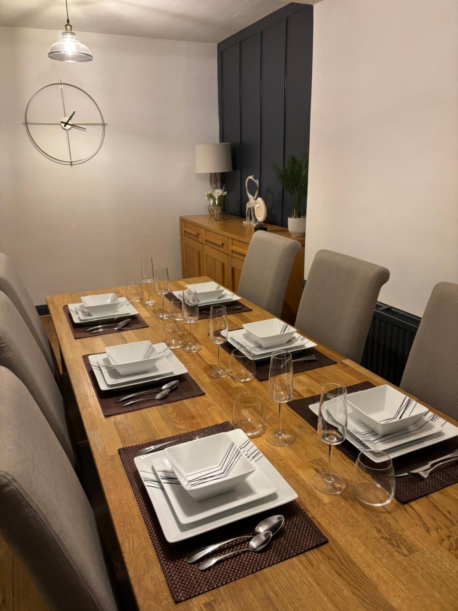 Cozy 3 Bed Home In Halifax With Secure Parking - Long & Short Stays Welcome! Экстерьер фото