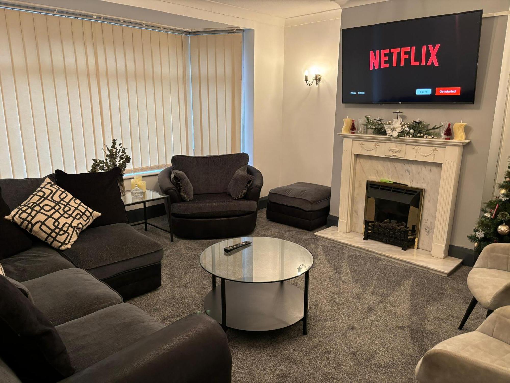 Cozy 3 Bed Home In Halifax With Secure Parking - Long & Short Stays Welcome! Экстерьер фото